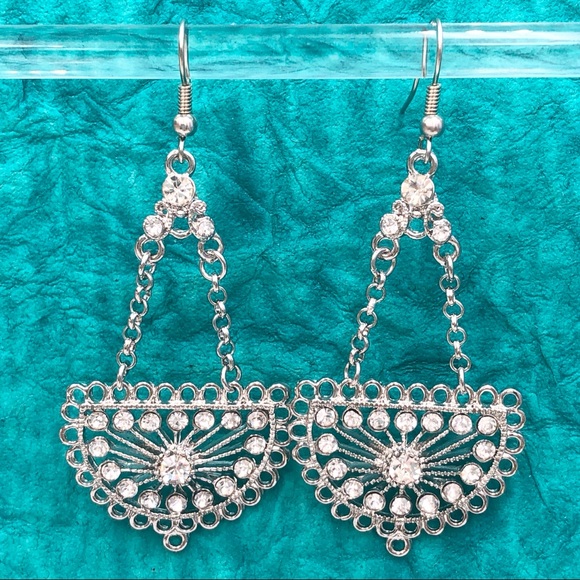 🍀 Abstract Basket Rhinestone Earrings - Picture 1 of 2